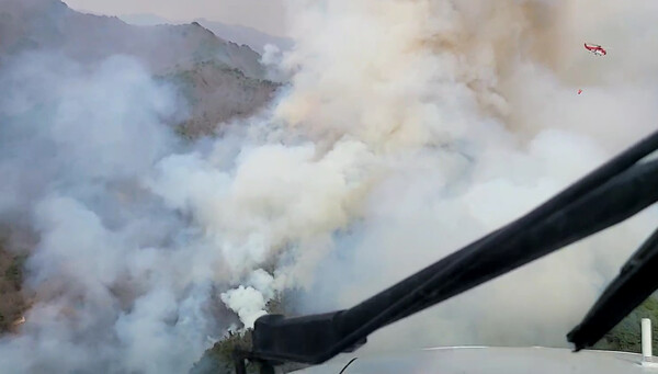 경남 하동 산불 진화하는 헬기. 사진=산림청