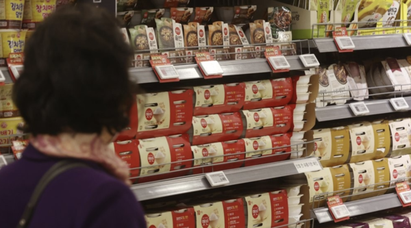 마트에 진열된 즉석밥 식품들. ©연합뉴스