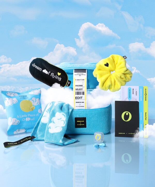 대한항공과 CJ올리브영이 협업해 제작한 여행 파우치 '뷰티 레스트 에디션(Beauty Rest Edition)'. (사진=대한항공)