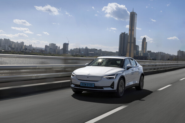 업그레이드 폴스타2의 주행 모습. 사진=폴스타.