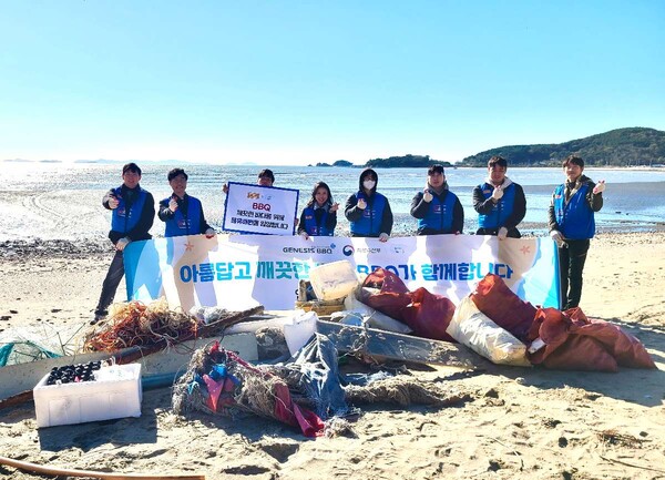 제너시스BBQ 그룹이 미래세대의 건강한 바다를 만들기 위한 인천 용유해변 '반려바다' 활동을 통해 생활·산업 등 쓰레기를 회수했다.