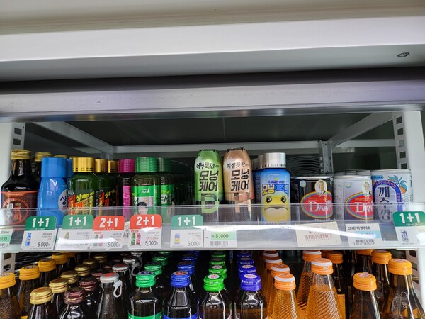 편의점 매대에 진열된 숙취해소음료. (사진=구변경 기자)