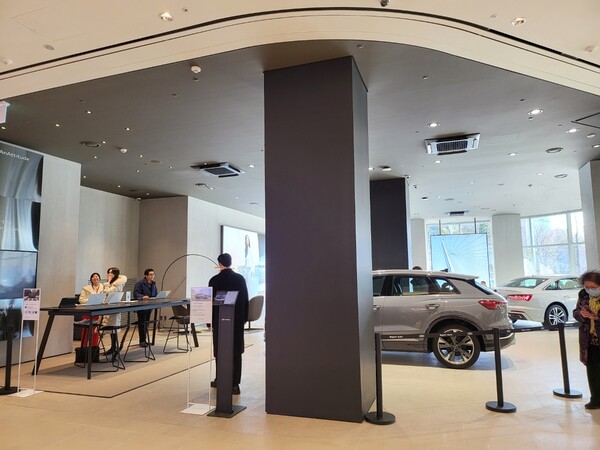 남성 고객들이 방문하면 들러볼만한 자동차 전시장. (사진=구변경 기자)