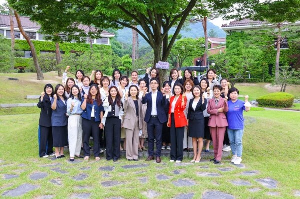 삼성화재 SF지점 설계사들이 기념촬영을 하고 있다. [사진=삼성생명 제공]