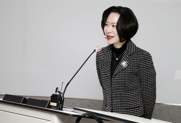 28일 롯데장학재단 장혜선 이사장이 장학생들에게 메시지를 전하고 있다. (사진=롯데장학재단)