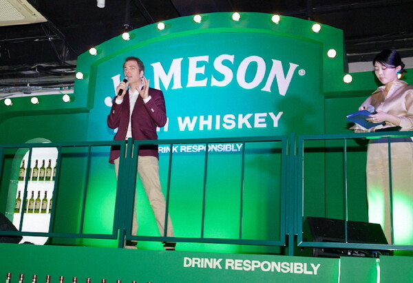 미구엘 파스칼 페르노리카 코리아 마케팅 전무가 ‘제임슨 마당’ 팝업스토어 오픈 기념 기자간담회에서 발표를 하고 있다. (사진=페르노리카코리아)