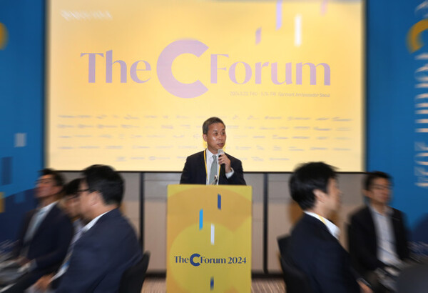 윤병운 NH투자증권 사장이 페어몬트 앰버서더 서울 호텔에서 열린 'THE C FORUM'에서 환영사를 하고 있다. 사진=NH투자증권