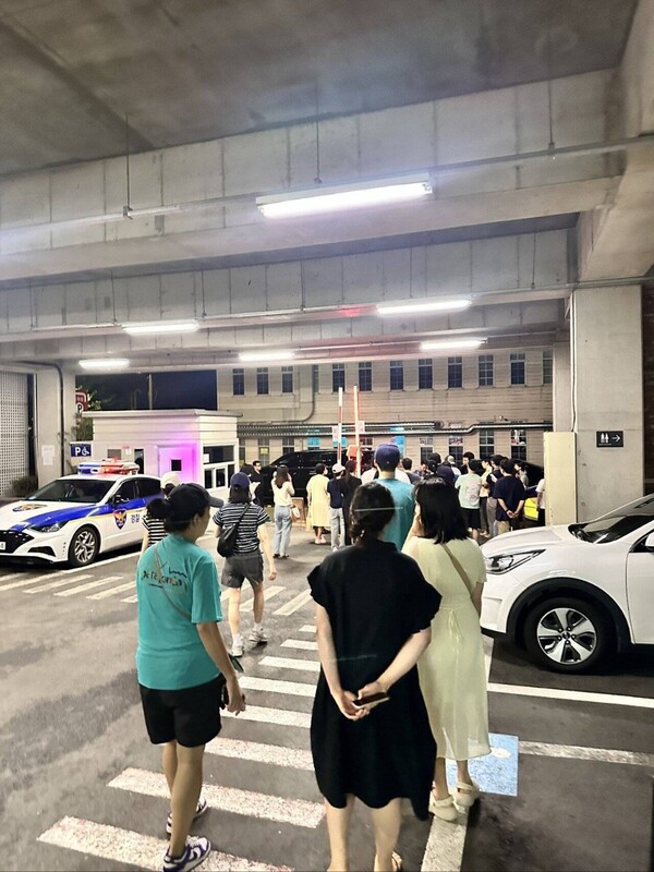 서울 강남구 삼성동 인근에 위메프 본사에 항의하기 위해 피해자들이 모여 있다. (사진=블라인드 캡쳐)