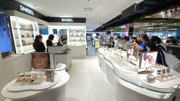 스나이델 뷰티 매장 사진(현대백화점 면세점 무역센터점 9층 소재).