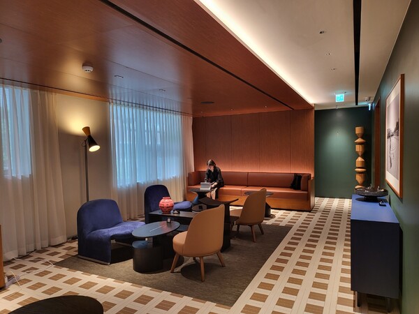 매장 주문 후 고객들이 커피를 즐길 수 있는 3층 공간. (사진=구변경기자)