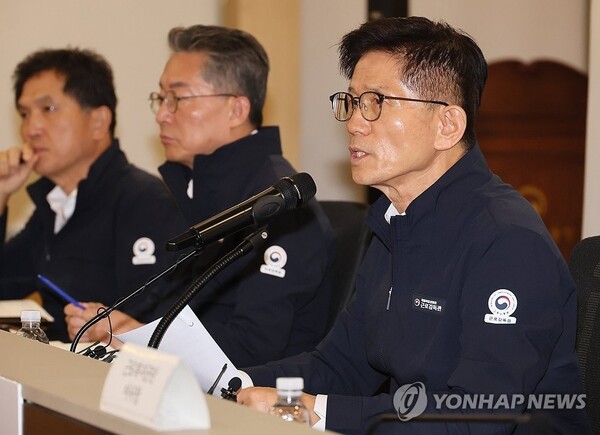 김문수 고용노동부 장관이 지난 5일 서울 중구 서울고용노동청에서 열린 임금체불 근절과 약자보호를 위한 전국기관장회의에서 인사말을 하고 있다. 연합뉴스 제공