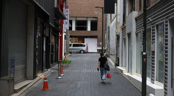 서울 명동 골목 상가가 한산한 모습을 보이고 있다. 사진=연합뉴스