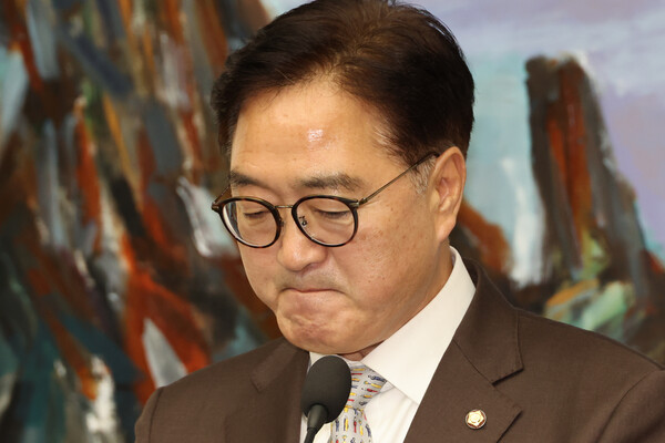 우원식 국회의장이 2일 오전 서울 여의도 국회에서 긴급 기자회견을 진행하고 있다. 사진=연합뉴스