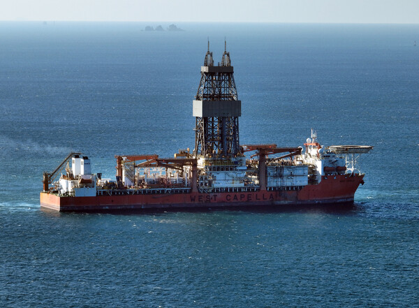 9일 부산항 남외항에 입항한 '대왕고래 시추선' 웨스트 카펠라호. 사진=한국석유공사