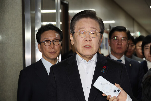 지난 6일 이재명 더불어민주당 대표가  국회에서 열린 의원총회에 참석하며 취재진 앞에서 발언하고 있다. 사진=연합뉴스