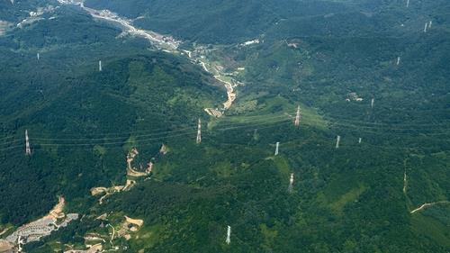 하늘에서 내려다본 송전선로. 사진=연합뉴스