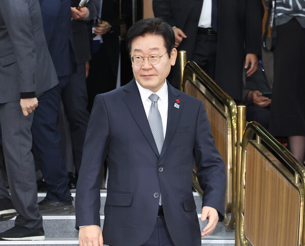 이재명 더불어민주당 대표가 19일 오전 국회에서 열린 '행복하고 정의로운 대한민국, 상법 개정 어떻게 할 것인가?' 토론회에 참석하고 있다. 사진=연합뉴스