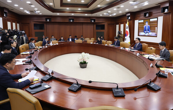 최상목 경제부총리 겸 기획재정부 장관이 23일 서울 종로구 정부서울청사에서 열린 경제관계장관회의 겸 산업경쟁력강화 관계장관회의에서 발언하고 있다. 연합뉴스.