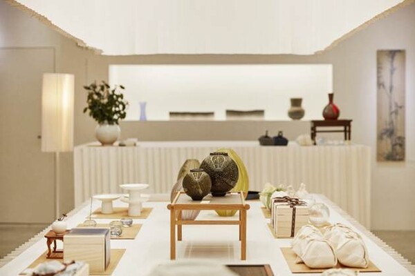 워커힐이 ‘스페이스 워커힐’에서 한국 전통의 아름다움을 소개하는 ‘일상여백’ 팝업 전시를 선보인다. (사진=워커힐 호텔앤리조트)