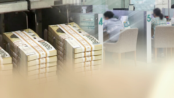 퇴직연금 가입자가 금융사에 납부하는 수수료 부담이 해마다 증가하고 있다. 사진=연합뉴스