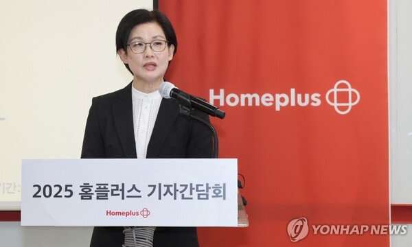 조주연 홈플러스 공동대표가 14일 서울 강서구 홈플러스 본사에서 열린 기업 회생절차(법정관리) 관련 기자간담회에서 발언하고 있다. (사진=연합뉴스)