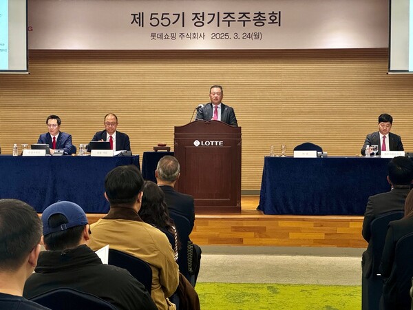 김상현 롯데 유통군 총괄대표 부회장은 24일 서울 영등포 롯데리테일아카데미에서 열린 제55기 정기 주주총회에서 발언하고 있다. (사진=롯데 유통군)