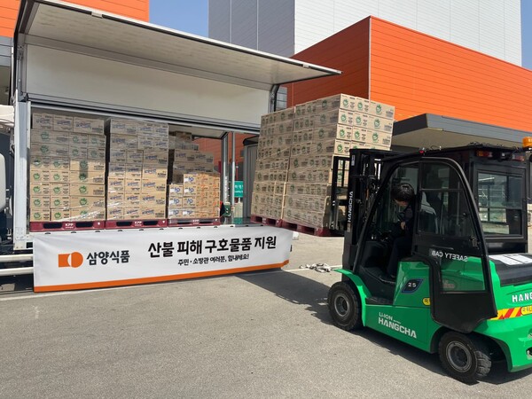 삼양식품이 경상권 산불 피해 주민에 물품을 긴급 지원했다. (사진=삼양식품)