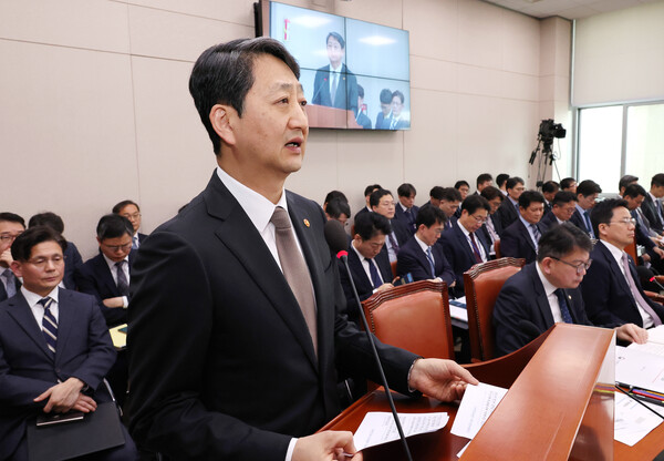 안덕근 산업통상자원부 장관이 9일 국회 산업통상자원중소벤처기업위원회 전체회의에 참석해 업무보고를 하고 있다. 사진=연합뉴스