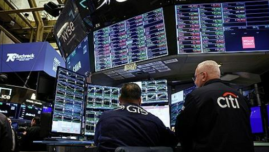 미국 뉴욕증권거래소(NYSE)의 트레이더들. 사진=연합뉴스.