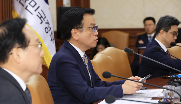  최상목 부총리 겸 기획재정부 장관이 15일 서울 종로구 정부서울청사에서 열린 경제관계장관회의 겸 산업경쟁력강화 관계장관회의에서 발언하고 있다. 사진=연합뉴스