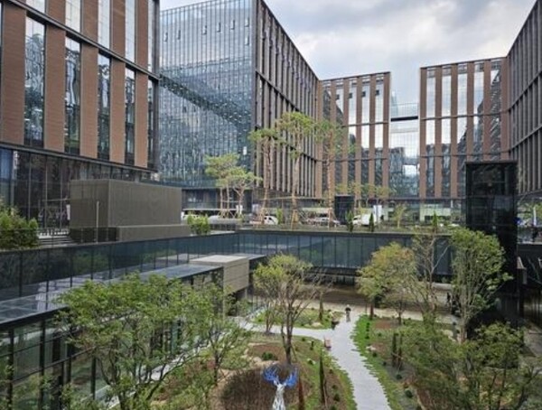 마곡 원그로브 중앙정원. 사진=이지스자산운용