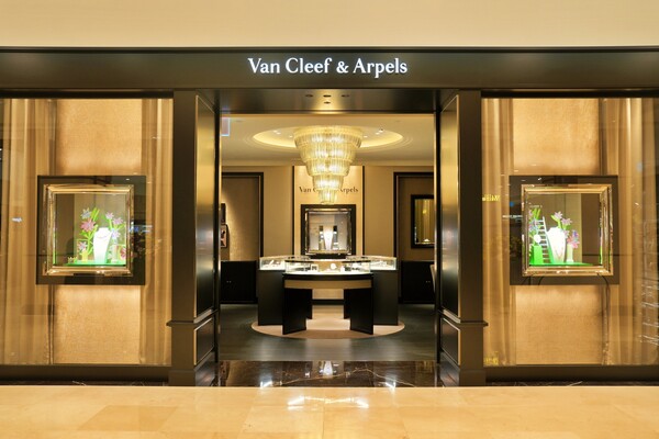 지난달 롯데백화점 본점에 입점한 반클리프 아펠. (사진=롯데백화점)