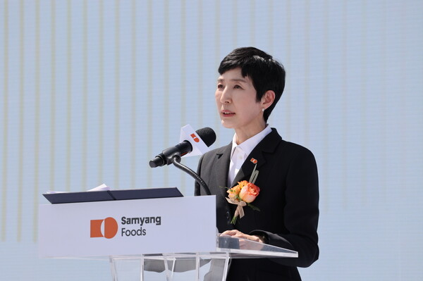 김정수 삼양식품 부회장이 11일 밀양에서 열린 제2공장 준공식에서 기념사를 전하고 있다.(사진=삼양식품)