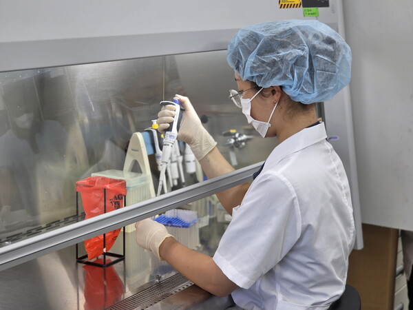 계란 안전성 검사 장면. 전남도 제공. 