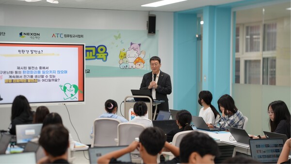 경기도 성남시 성남장안초등학교에서 진행된 에너지 교육 디지털 콘텐츠를 활용한 '헬로메이플' 시범교육 이 진행되고 있다. 사진=넥슨