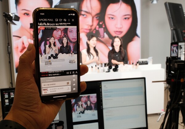 아모레퍼시픽은 뷰티 브랜드사 최초로 라이브커머스 누적 방송 5000회를 기록하고 판매 1000억 원을 돌파했다.(사진=아모레퍼시픽)