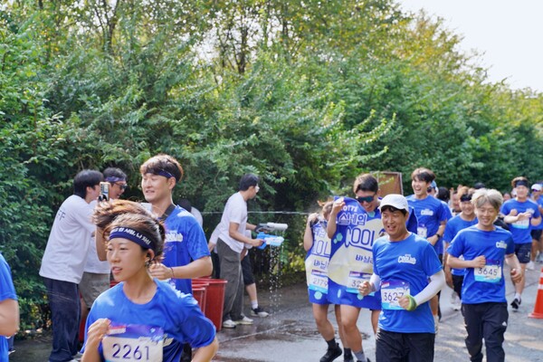 설레임런 참가자들이 레이스를 하고 있다.(사진=롯데웰푸드)