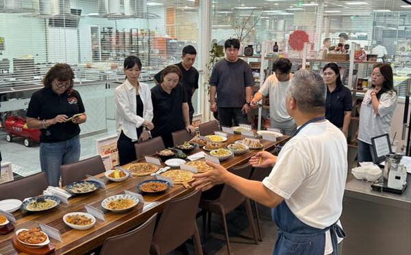 '메뉴개발 캠프'에 참여한 더본코리아 가맹점주 (사진=더본코리아)