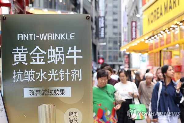 3인 이상 중국인 단체관광객은 29일부터 무비자로 최대 15일 동안 대한민국 전역을 여행할 수 있다. 법무부·문화체육관광부·외교부·국무조정실은 7일 부처 합동으로 이 같은 내용의 '중국 단체관광객 한시 비자 면제 시행 계획'을 발표했다. (사진=연합뉴스)