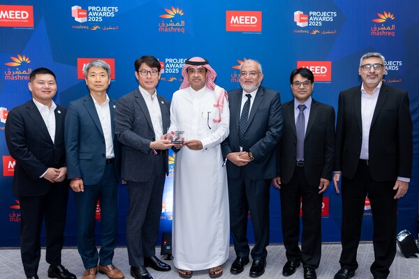 시상식에서 삼성E&A APOC 프로젝트 관계자들이 기념촬영을 하고 있다. 사진=삼성E&A.