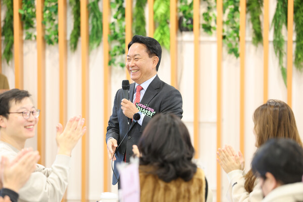 ‘제2기 서대문 구정홍보단’ 발대식에서 이성헌 구청장이 인사말을 하고 있다. 제공=서대문구청