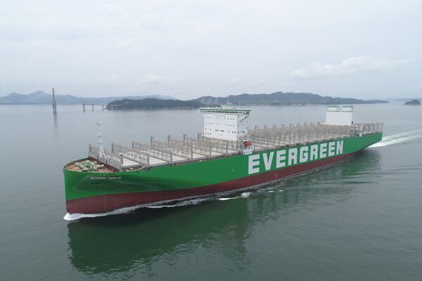 삼성중공업이 건조한 컨테이너운반선. 사진= 삼성중공업.