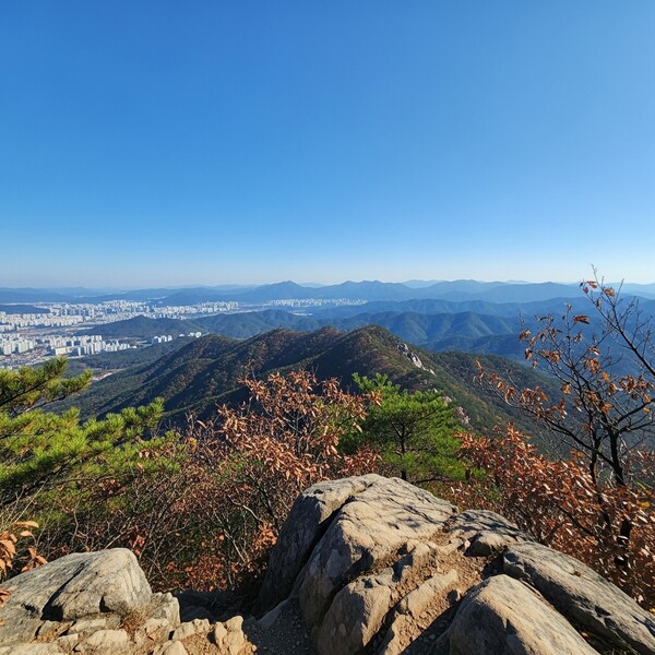 오전 흐림 뒤 맑음, 낮엔 따뜻한 햇살