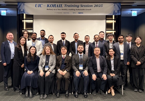 한국철도공사(코레일)가 17일부터 21일까지 닷새 동안 ‘국제철도연맹(UIC) 아시아·태평양 지역 회원국 초청연수’를 진행하고 수료식을 개최했다. 사진=코레일.