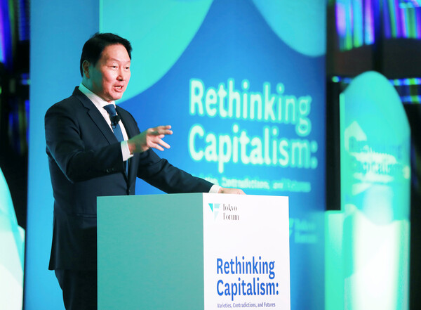 최태원 SK회장이 21일 일본 도쿄대 야스다 강당에서 개최된 ‘도쿄포럼2025’에서 개회사를 하고 있다. 사진=SK수펙스추구협의회