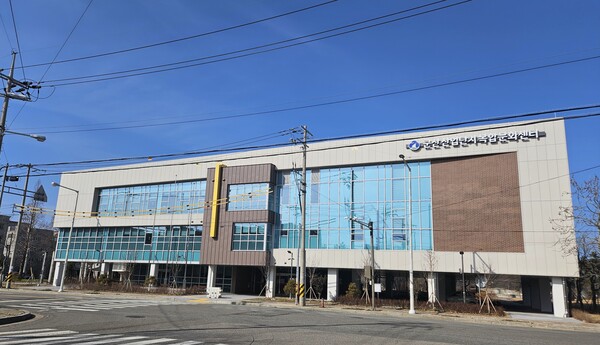 군산산업단지복합문화센터. 사진= 전북 군산시.