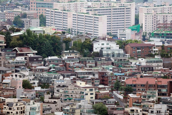 서울 남산에서 바라본 서울 시내 아파트 등 주택 단지. 사진=연합뉴스.