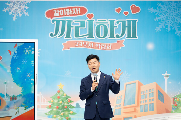 지난 23일 안드레연수원에서 열린 ‘같이하자 까리하게 24부서 박람회’ 세미나에서 이정우 지파장이 강연하고 있다. (사진=신천지예수교 안드레교회)