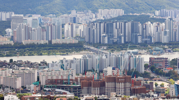 남산에서 바라본 서울 시내 아파트 단지들 모습. 사진=연합뉴스.