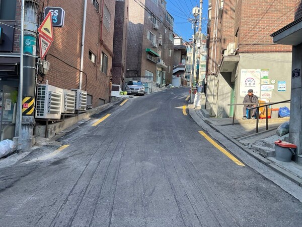 도로 열선이 설치된 급경사지 모습. 제공=성동구청